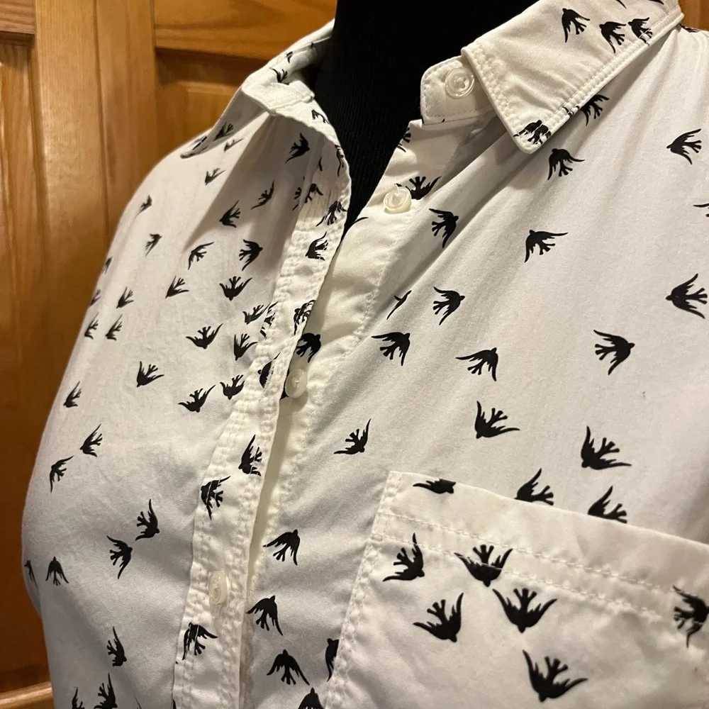 Banana Republic Swallows Fitted Button Up - Picture 3 of 4